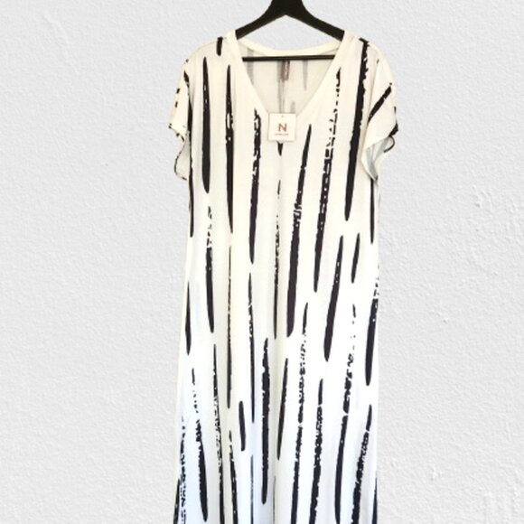 Noracora Maxi Dress, Black and White Jersey Summer Travel, Beachy, Comfort - Picture 1 of 9